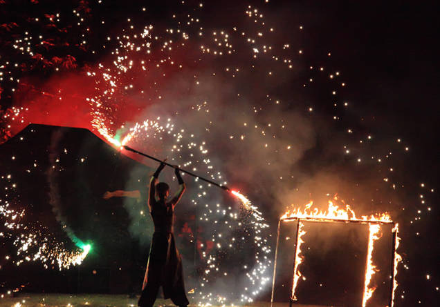 Spectacle de feu © Claude Jabot